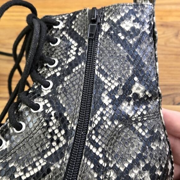 Steve Madden Women’s Combat Boots 6.5 Grunge Reptilecore Snakeskin Y2K Platform - Picture 5 of 9